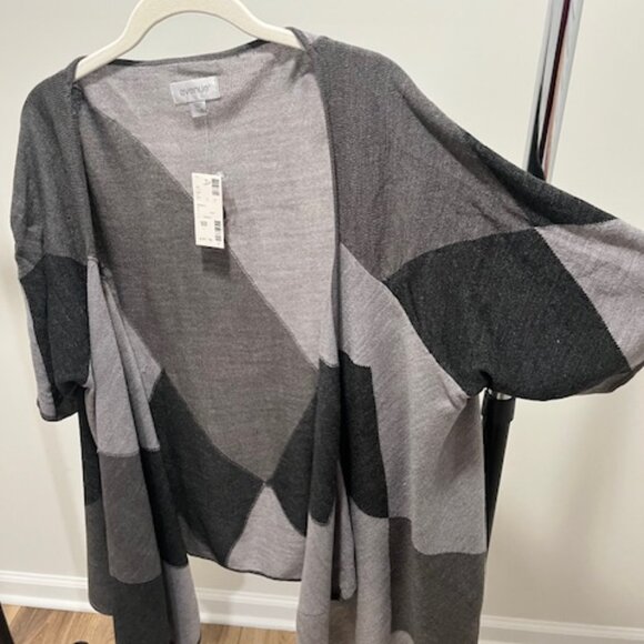 Multicolored grey short sleeve lightweight  18/20 - Picture 3 of 6